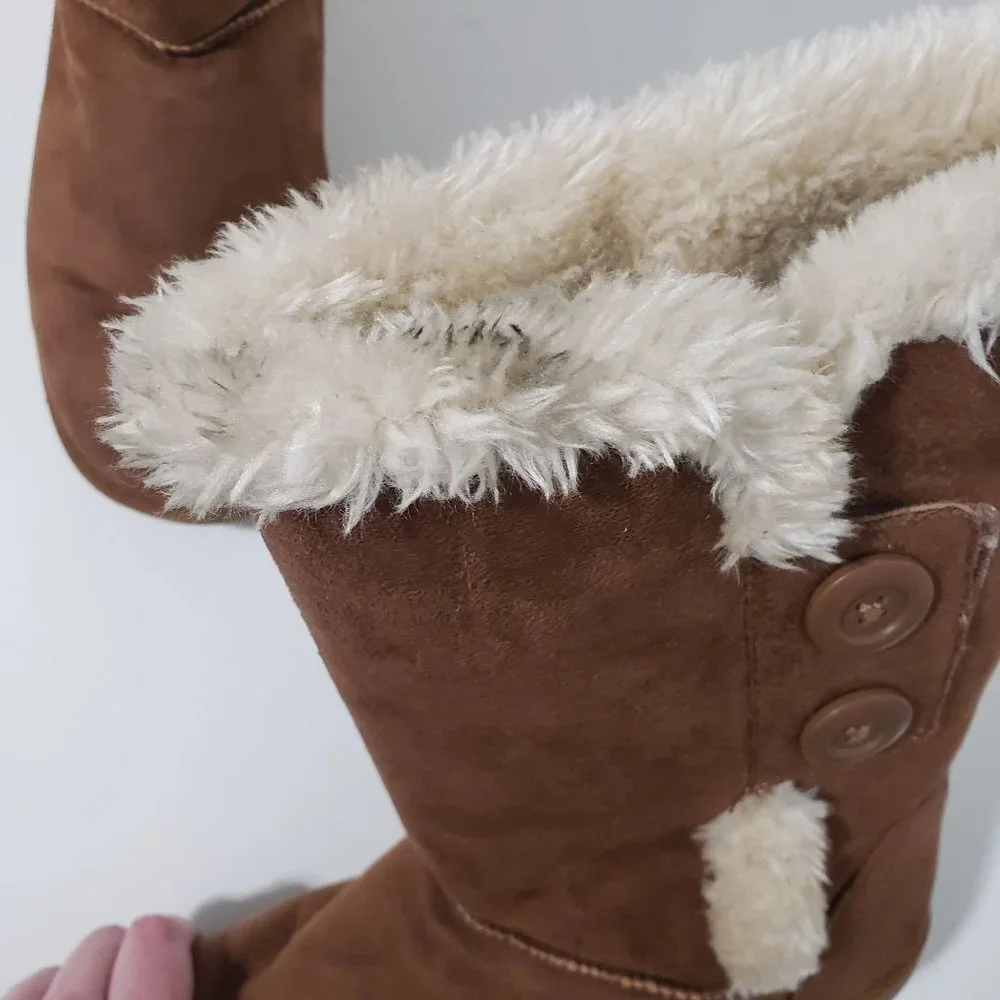 Falls Creek Faux Fur‎ Lined Chelsea Boot Size 9
